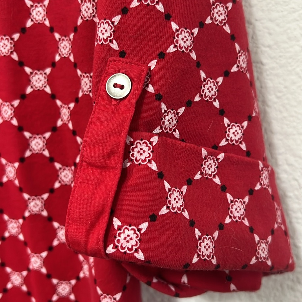 Women’s fun red top with sleeve cuffs & buttons. xl